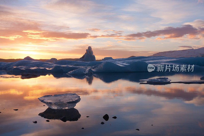 日落时分的Jokulsarlon冰湖