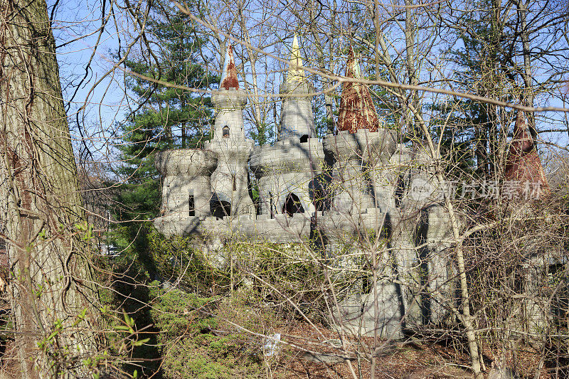 魔法森林废弃的游乐园城堡