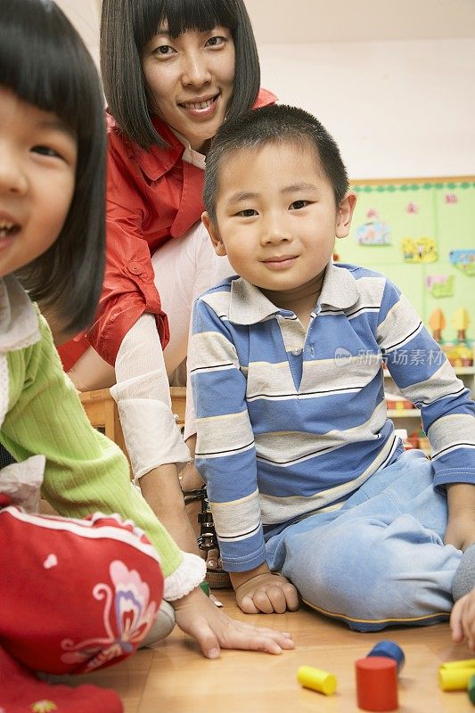 中国幼儿园的学生在教室里