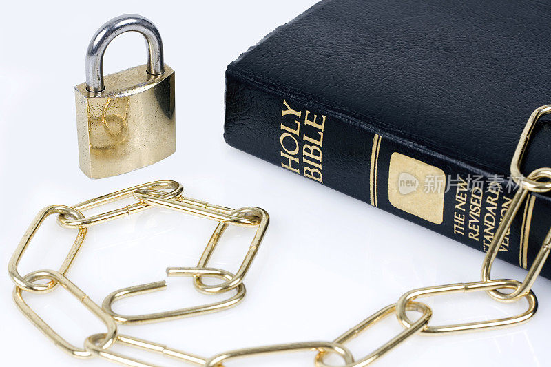 神圣的圣经，铁链和锁