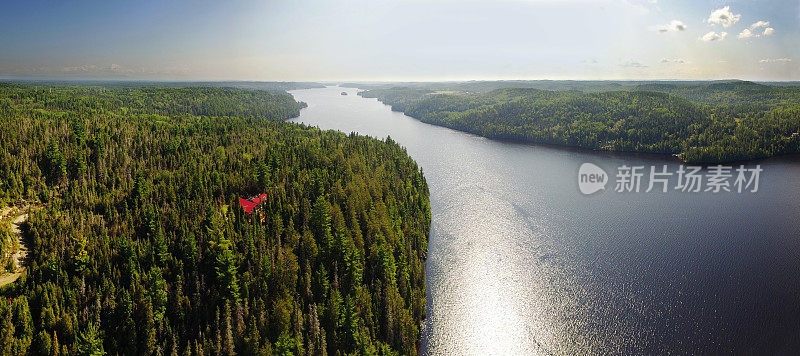 加拿大魁北克省萨格奈河的空中全景图