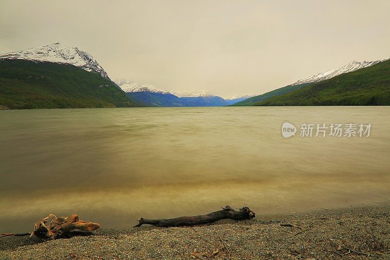 模糊的海湾水长暴露乌斯怀亚安第斯景观-火地岛