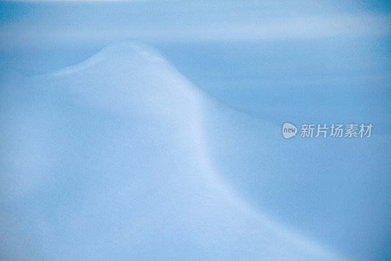 平缓的雪脊