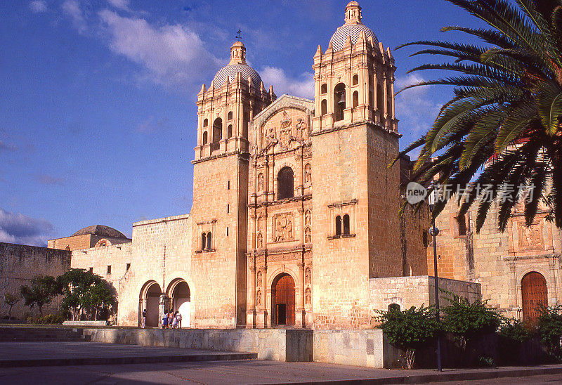 墨西哥瓦哈卡市的圣多明戈教堂和大教堂