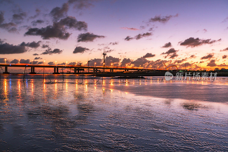 日落时分的东海大桥