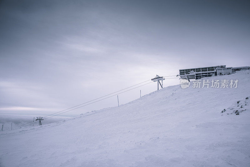 站的索道。滑雪胜地