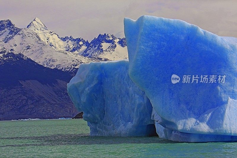 漂浮在阿根廷湖上的冰山和阿普萨拉冰川附近的浮冰-巴塔哥尼亚