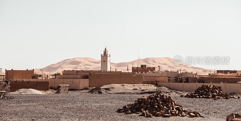 从merzouga村的道路上看