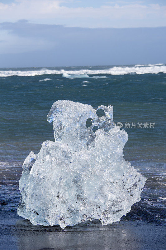 Jökulsárlón冰川泻湖和钻石海滩与冰山，冰岛欧洲