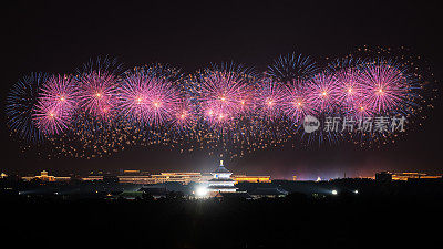 国庆烟花表演在天安门广场，中国，北京