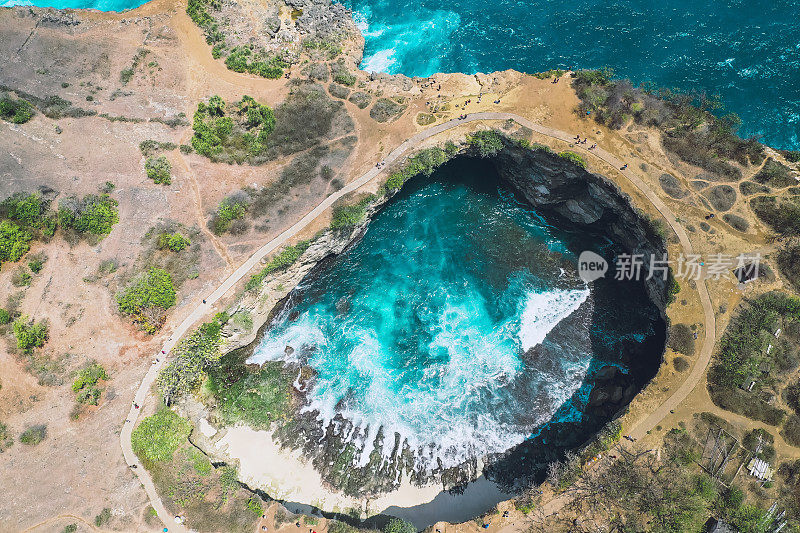 印度尼西亚巴厘岛努沙佩尼达的破碎海滩