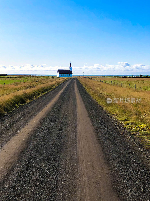 南冰岛公路旅行:教堂(Reyniskirkja)在路的尽头