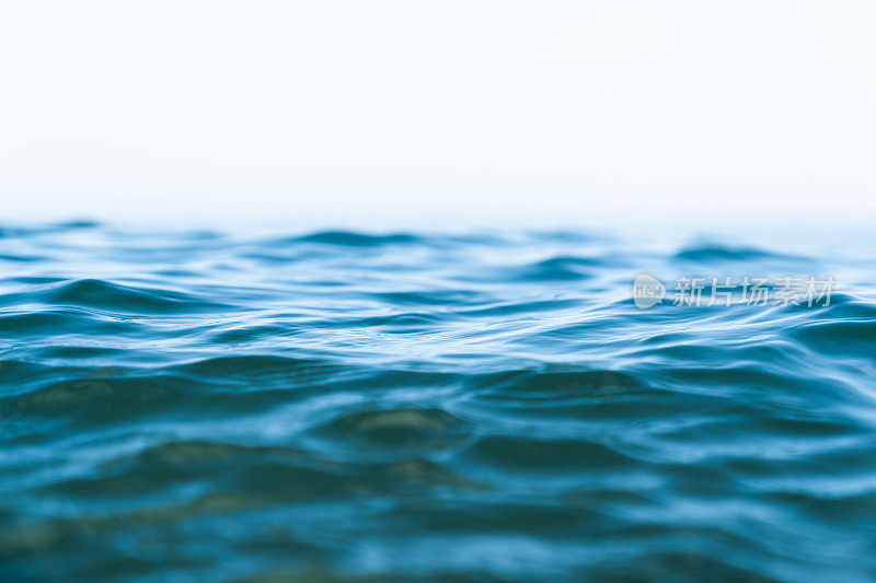 蓝水表面背景