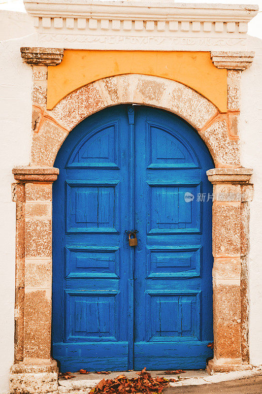 罗兹岛的蓝色门