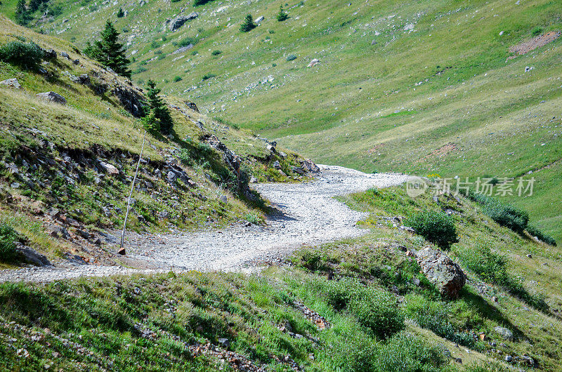 在美国科罗拉多州西南部的工程师通过4x4土路