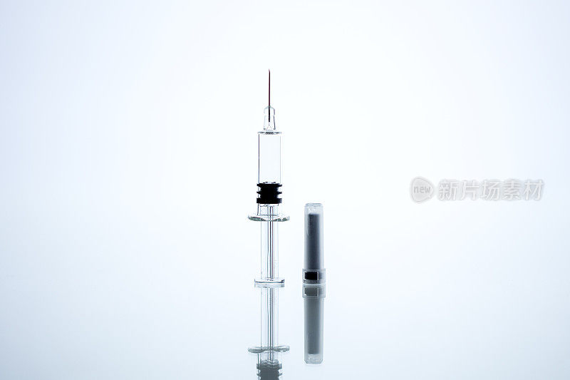 带有反射和自由空间的新型冠状病毒疫苗注射器