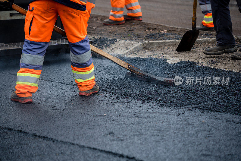 筑路工人