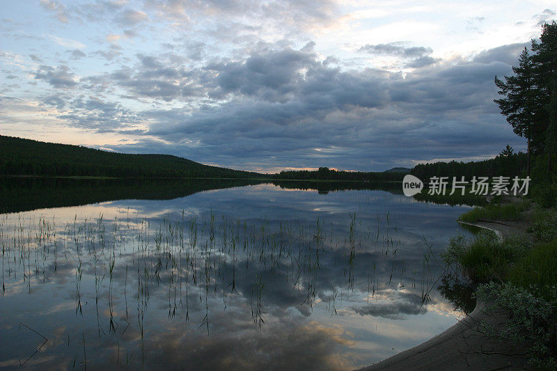 瑞典湖自然景观荒野日落