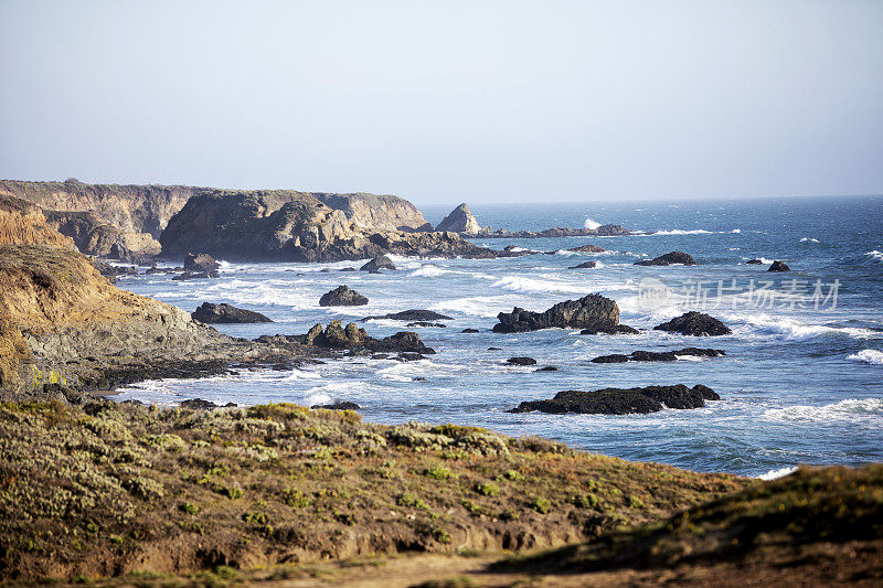 岩石海岸加州