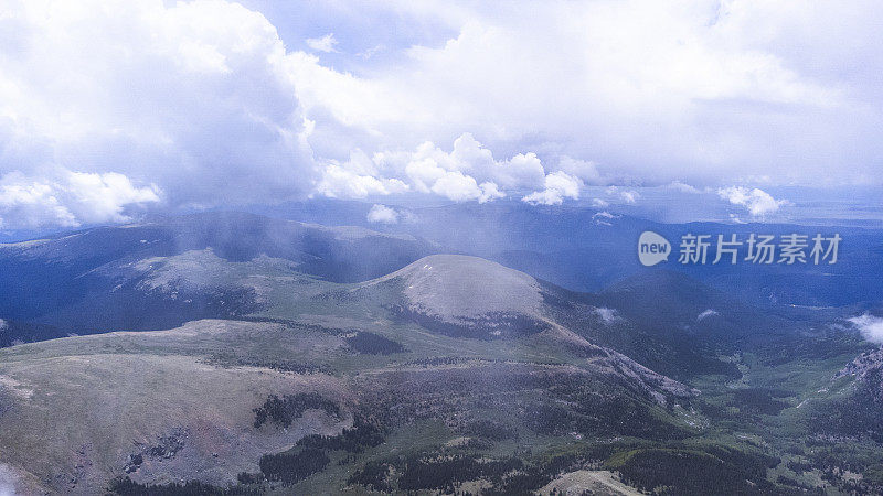 从科罗拉多埃文斯山鸟瞰风景