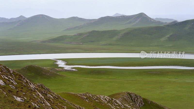 巴音布鲁克草原上的河流