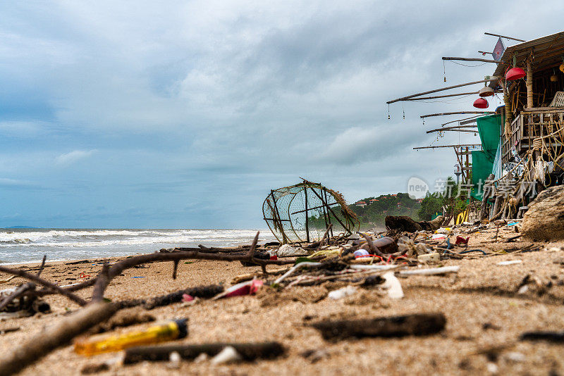 热带风暴自然灾害破坏泰国海滩