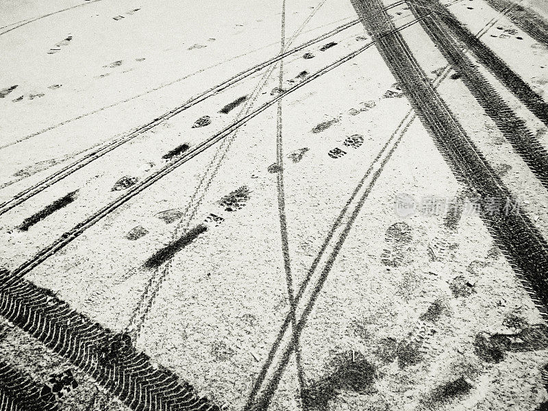 路上的第一场雪。