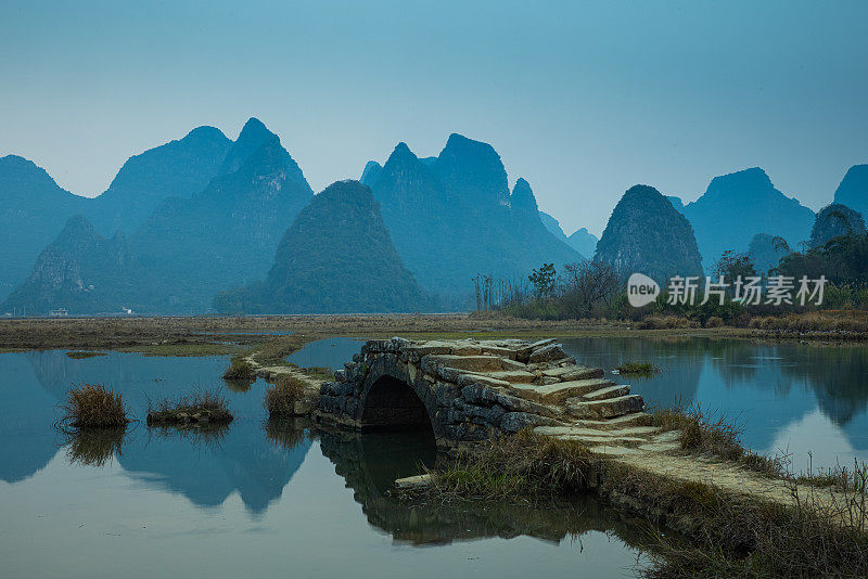 中国桂林的一座石桥