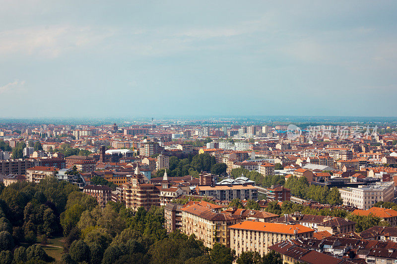 从摩尔・安东里亚纳俯瞰意大利皮埃蒙特的都灵屋顶