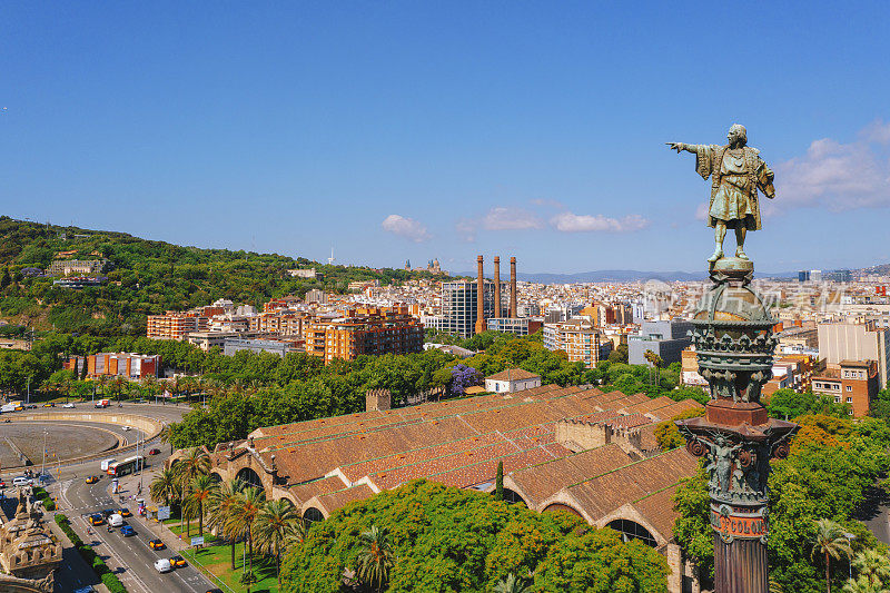 俯瞰西班牙巴塞罗那的哥伦布纪念碑