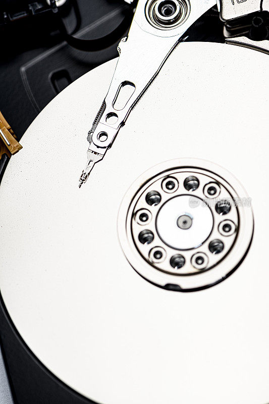 硬盘硬盘用于数据存储工作室拍摄隔离的白色