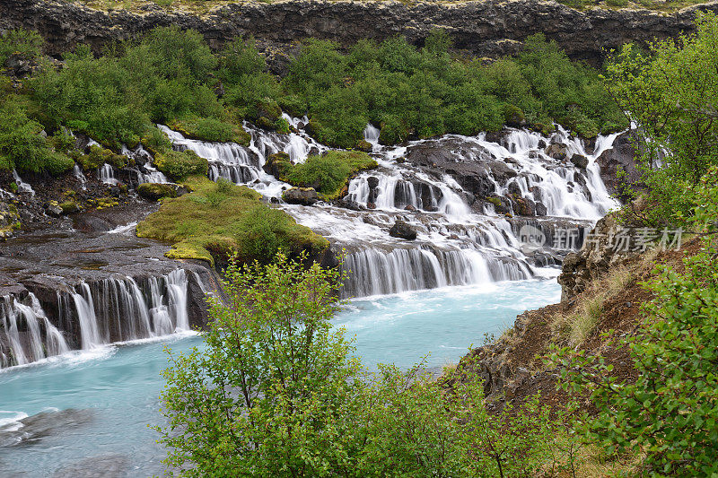 冰岛Hraunfossar和Barnafoss的风景