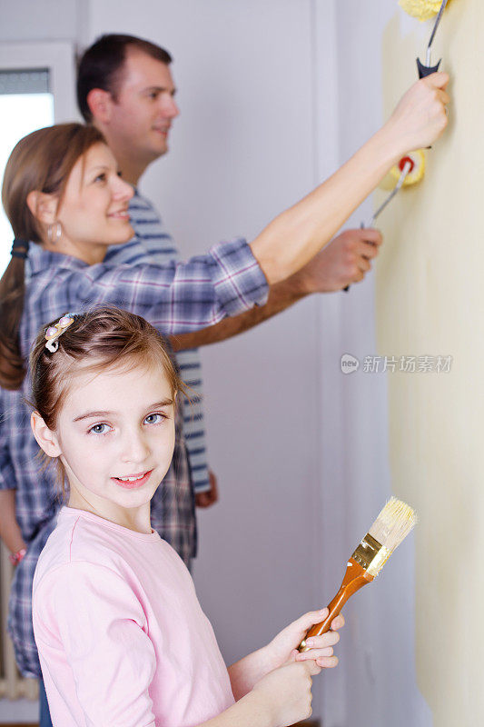 幸福家庭粉刷墙