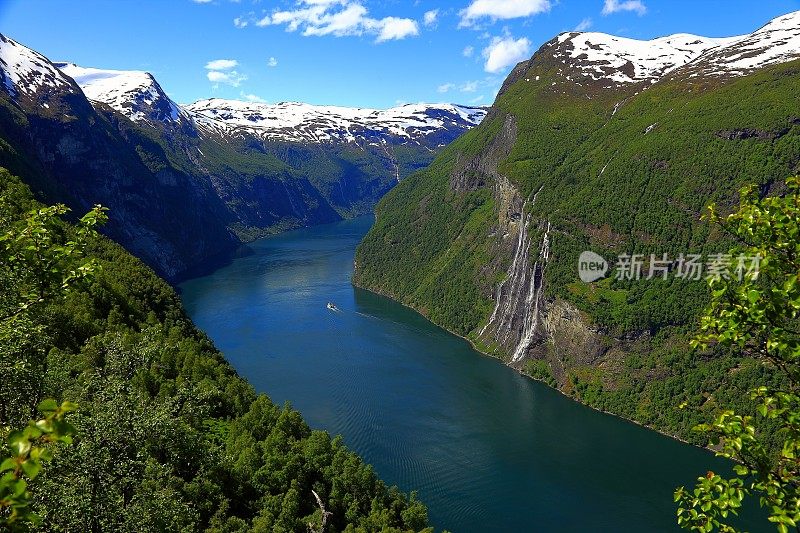 挪威，七姐妹瀑布和阳光盖兰格峡湾