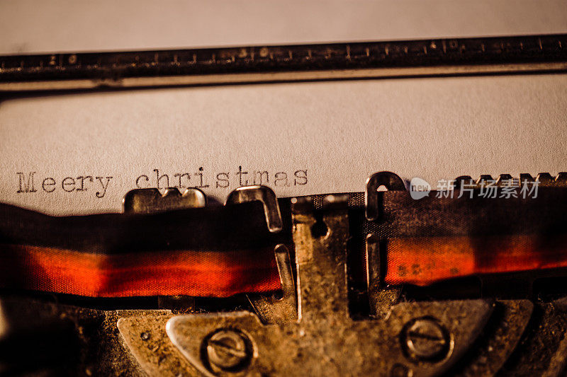 《欢乐圣诞》是用一台旧打字机打的
