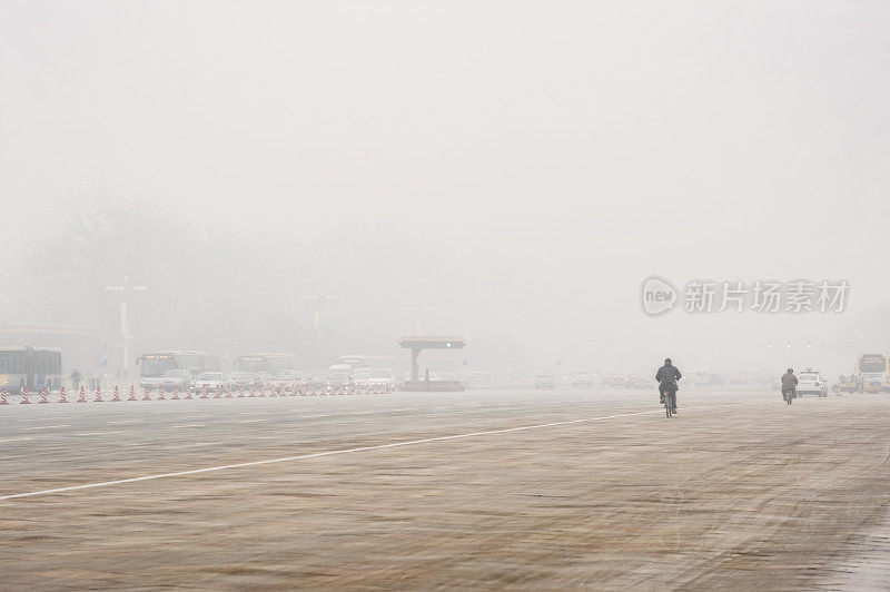 北京街道上的大雾