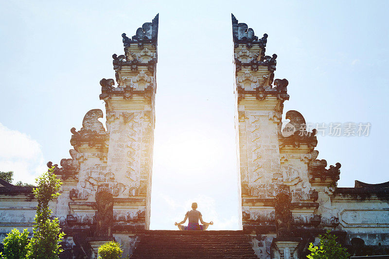 巴厘岛瑜伽，寺庙冥想，灵性观念