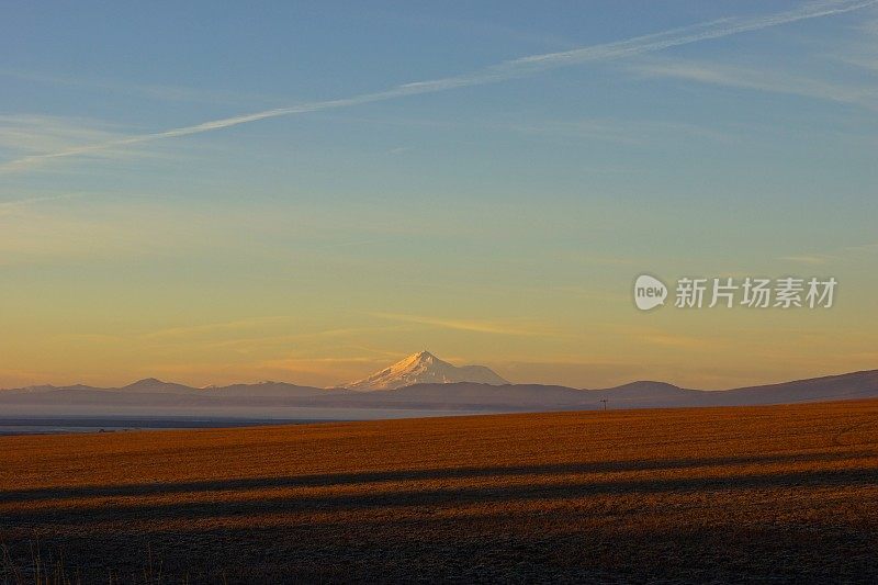 太沙士达山日出