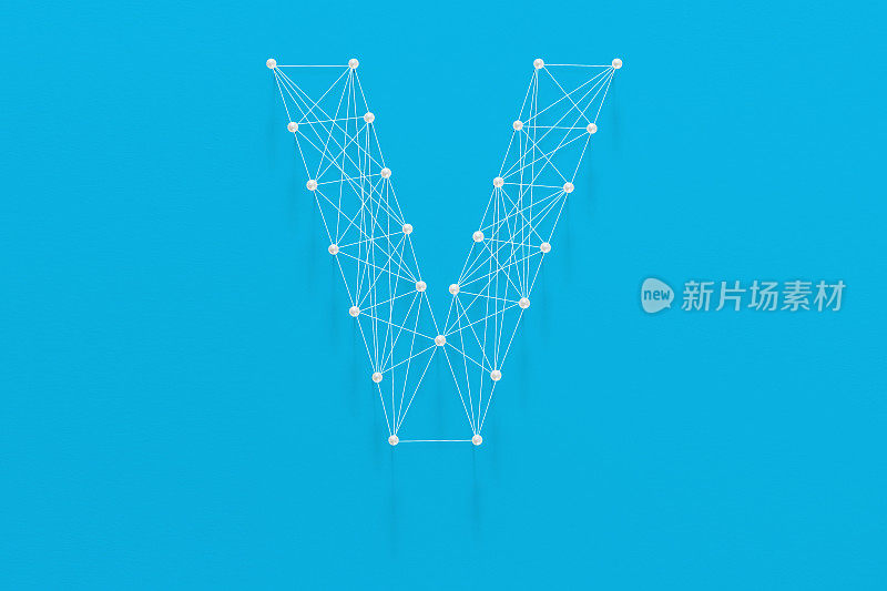 字母'V'由别针和字符串在孤立的背景