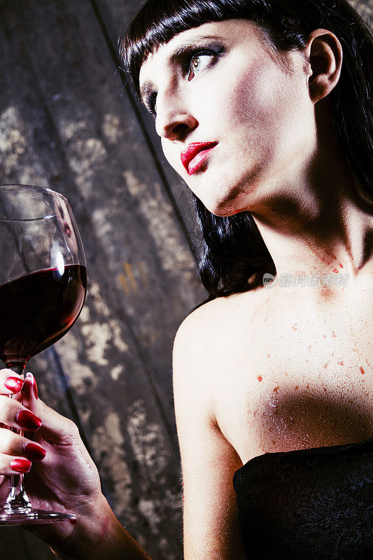 性感女人与葡萄酒