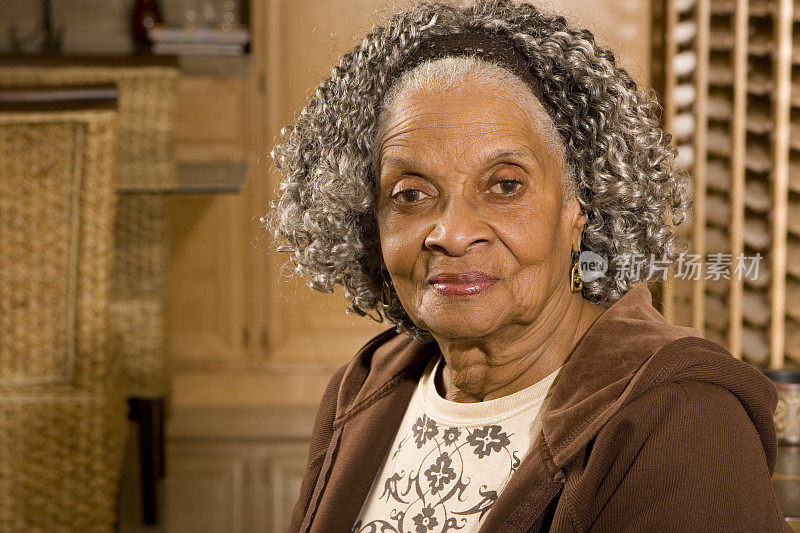 美国黑人老年妇女