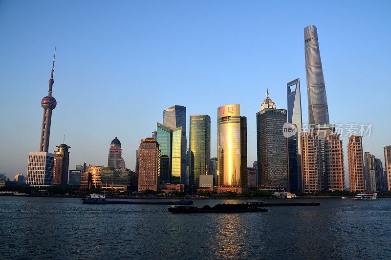 黄浦江和陆家嘴天际线，中国上海