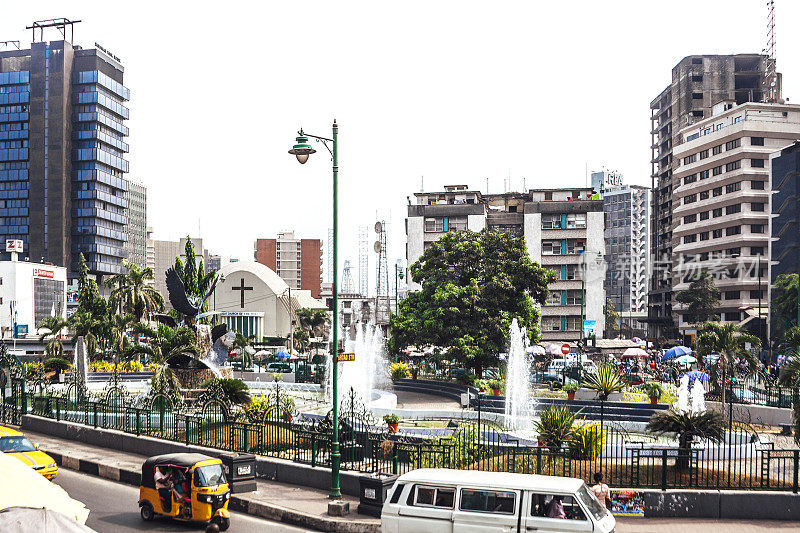 非洲城市繁忙的街道。拉各斯,尼日利亚。