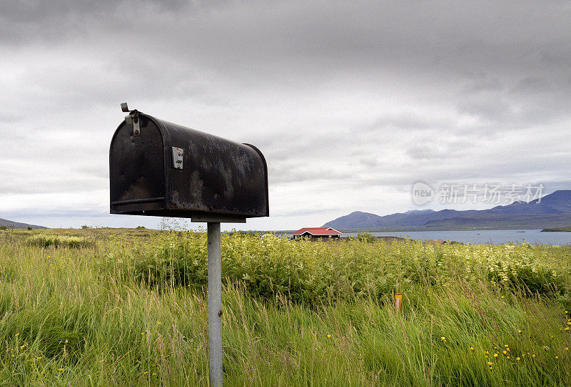 邮箱地址是Hvalfjörður，鲸鱼湾，冰岛西部