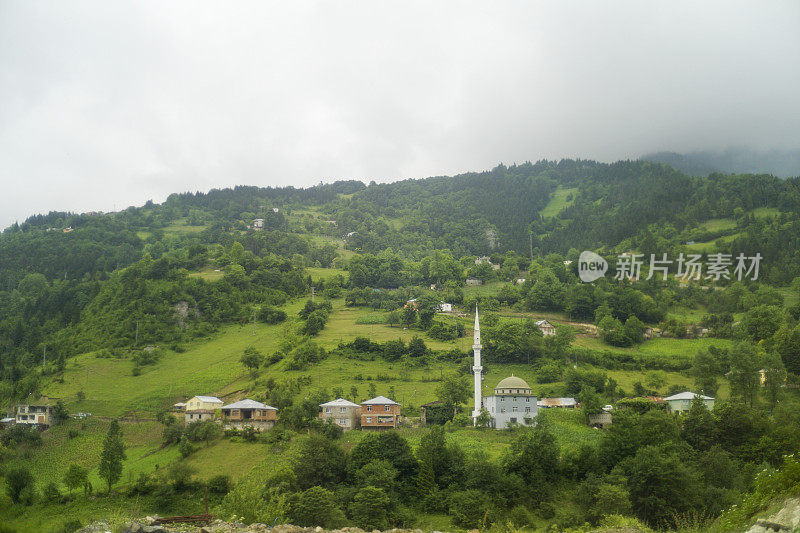 土耳其特拉布宗高山上的村庄房屋