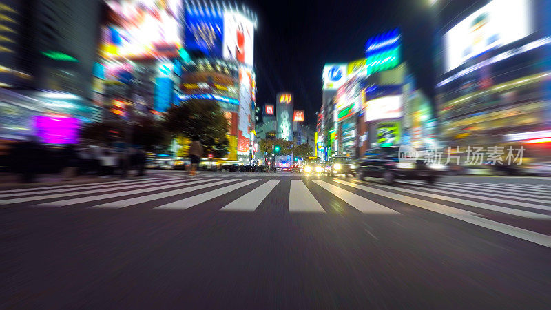 日本涩谷的夜间驾车