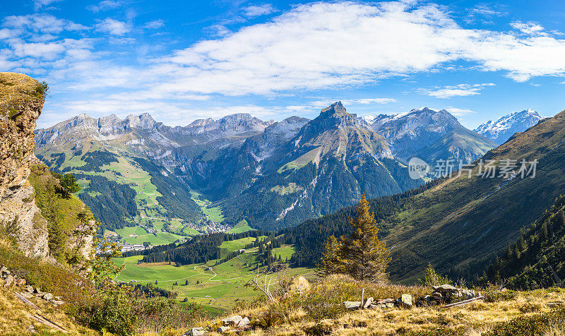 全景瑞士阿尔卑斯山在瑞士中部