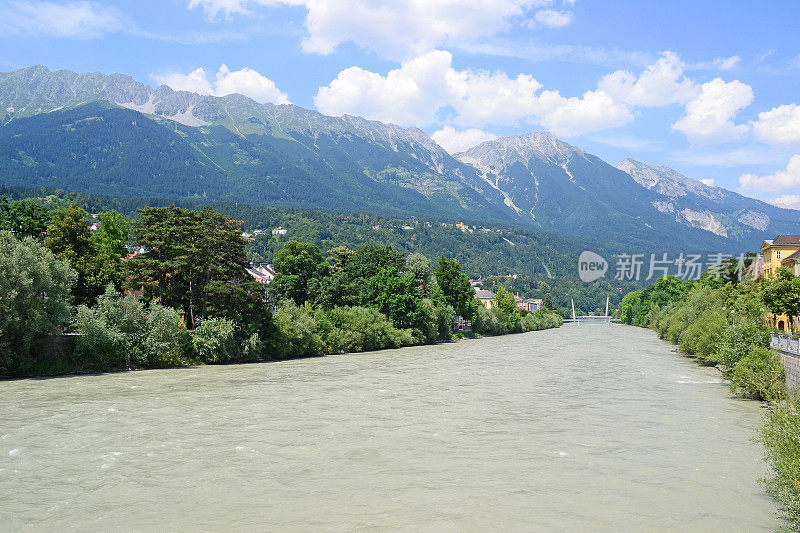 奥地利因斯布鲁克的山脉和河流