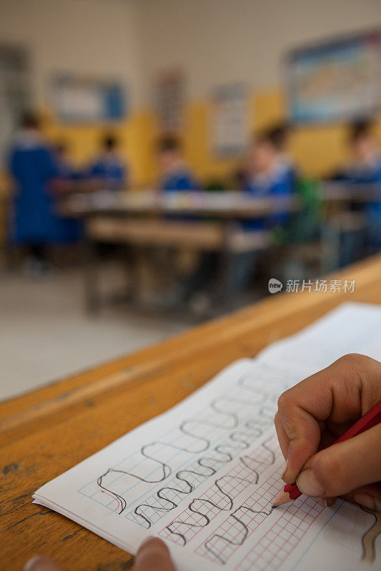 小学生如何在课堂上学习写作的特写