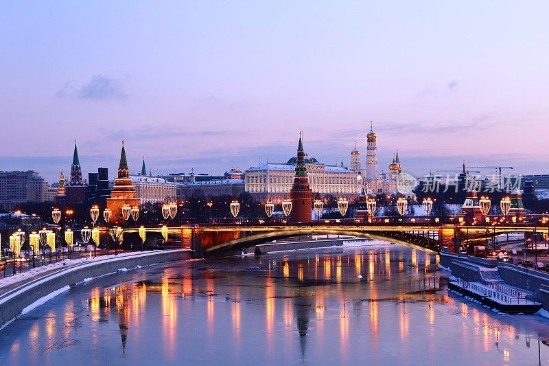 莫斯科克里姆林宫冬季照明，俄罗斯